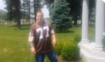 August 5, 2014: Browns Fan Urinates on Art’s Grave🏈