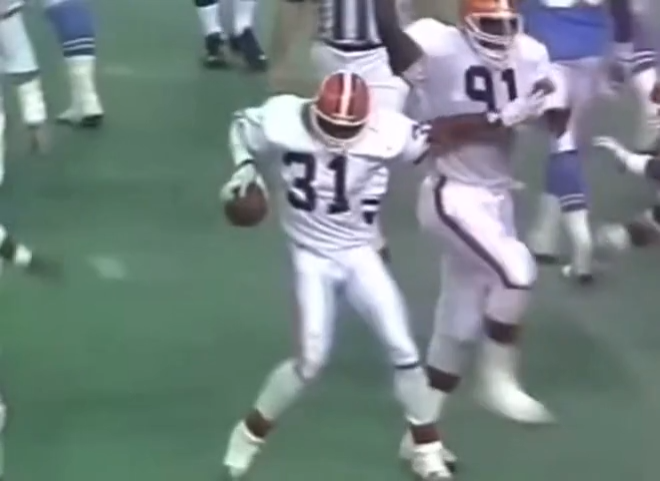 November 22, 1987: Mighty Minni🏈
